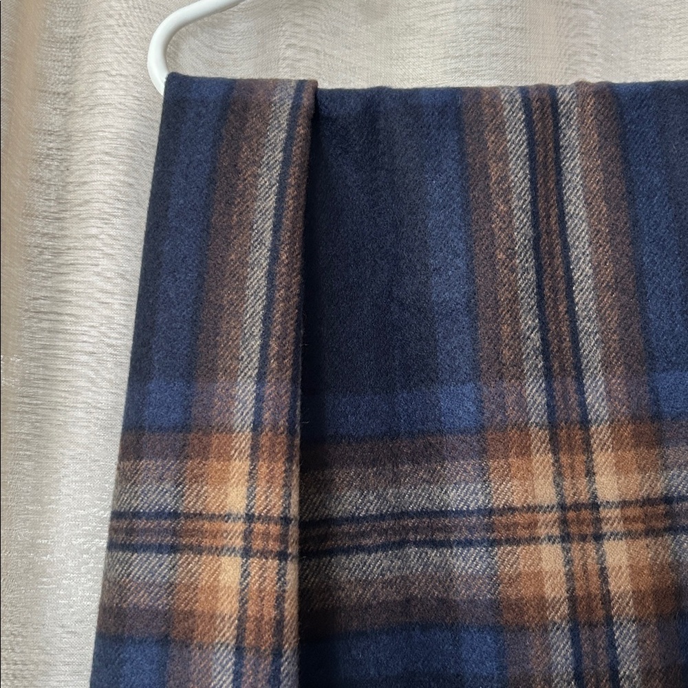 NWT very soft scarf, Banana Republic